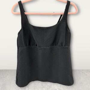 Lands End Solid black textured swim tank with underwire size 16